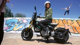 Nueva moto BMW CE 02