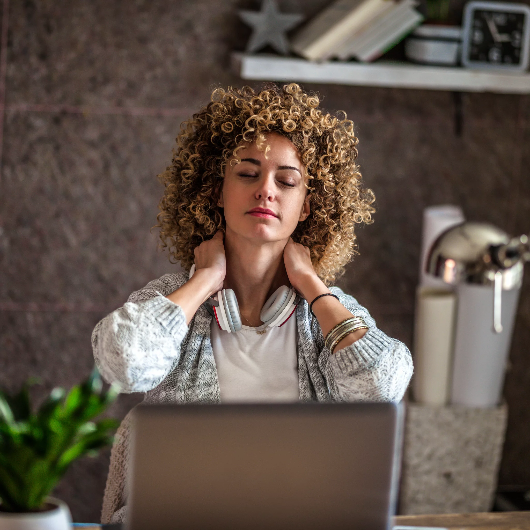 yoga-videos-you-can-do-at-your-desk.webp
