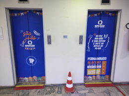 Porta de Elevador Decorado com Adesivo Impresso