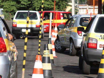 Governo prepara medida para
acabar com obrigação de
autoescola para CNH