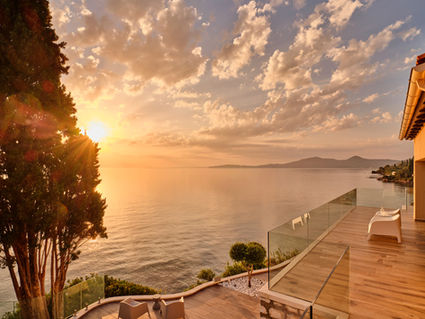 Sunset view from Villa with direct beach access and Sea view