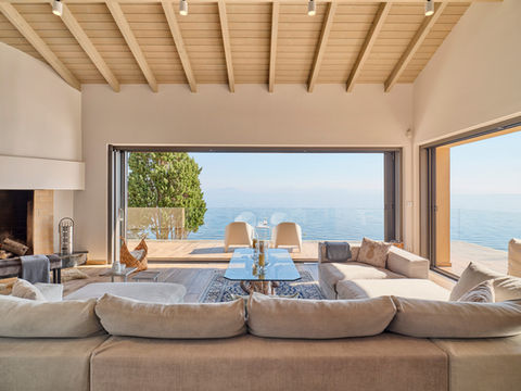 Stunning Sea view directly to the ocean from the livingroom