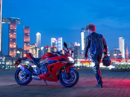 A 120bhp SRK 800 RR Sportsbike Will Be Sold by QJMotor in the UK for £6,999 Plus OTR Fees