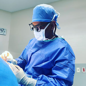 Dr Thiagarajah Performing blepharoplasty in Denver