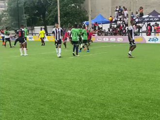 Momento em que a torcida do TIC TAC invade o campo para festejar a qualificação para a grande FINAL