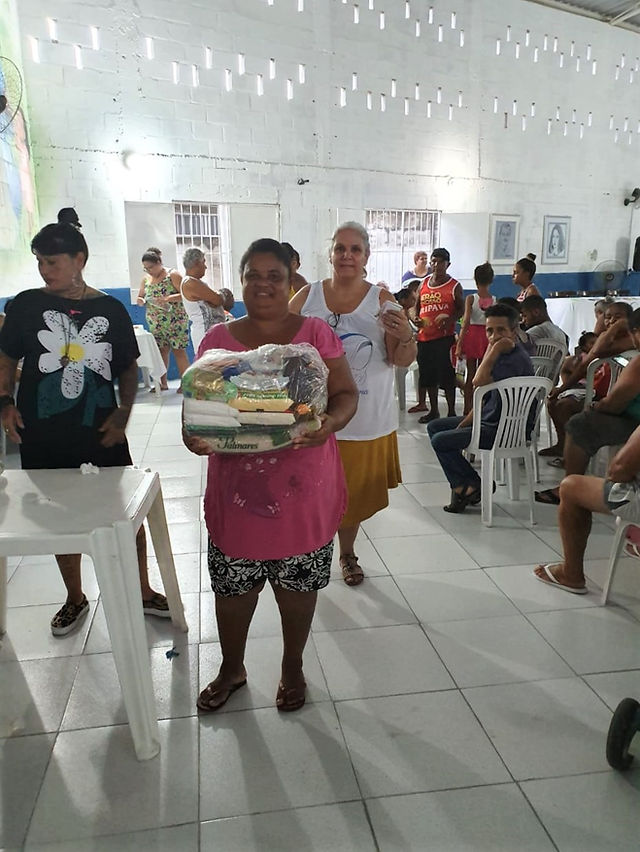 Cestas básicas na Casa de Fátima