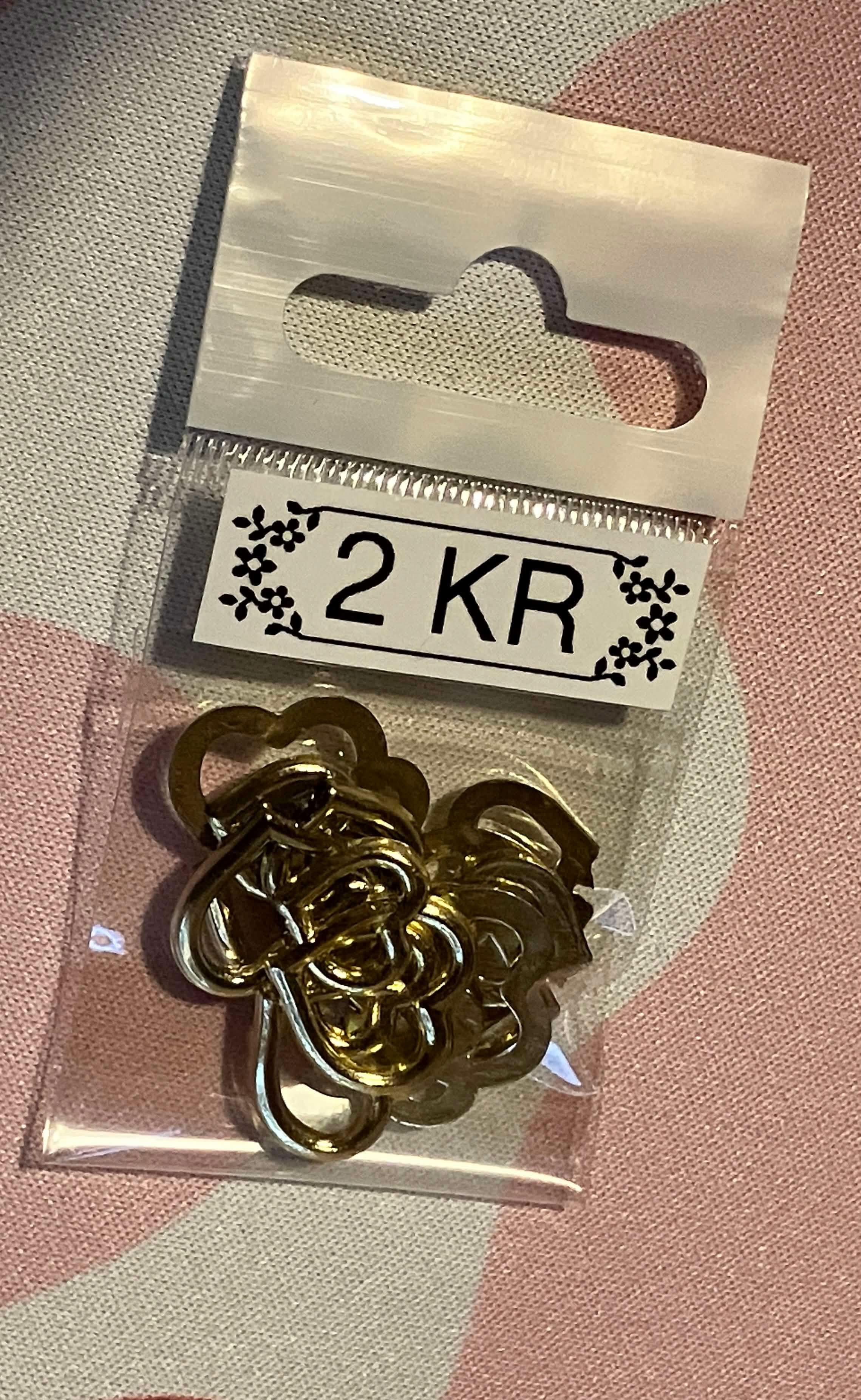 Plastic flatback hearts