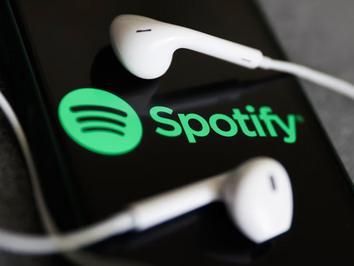 Spotify Can Now Automatically Generate a Playlist for Airplane Mode