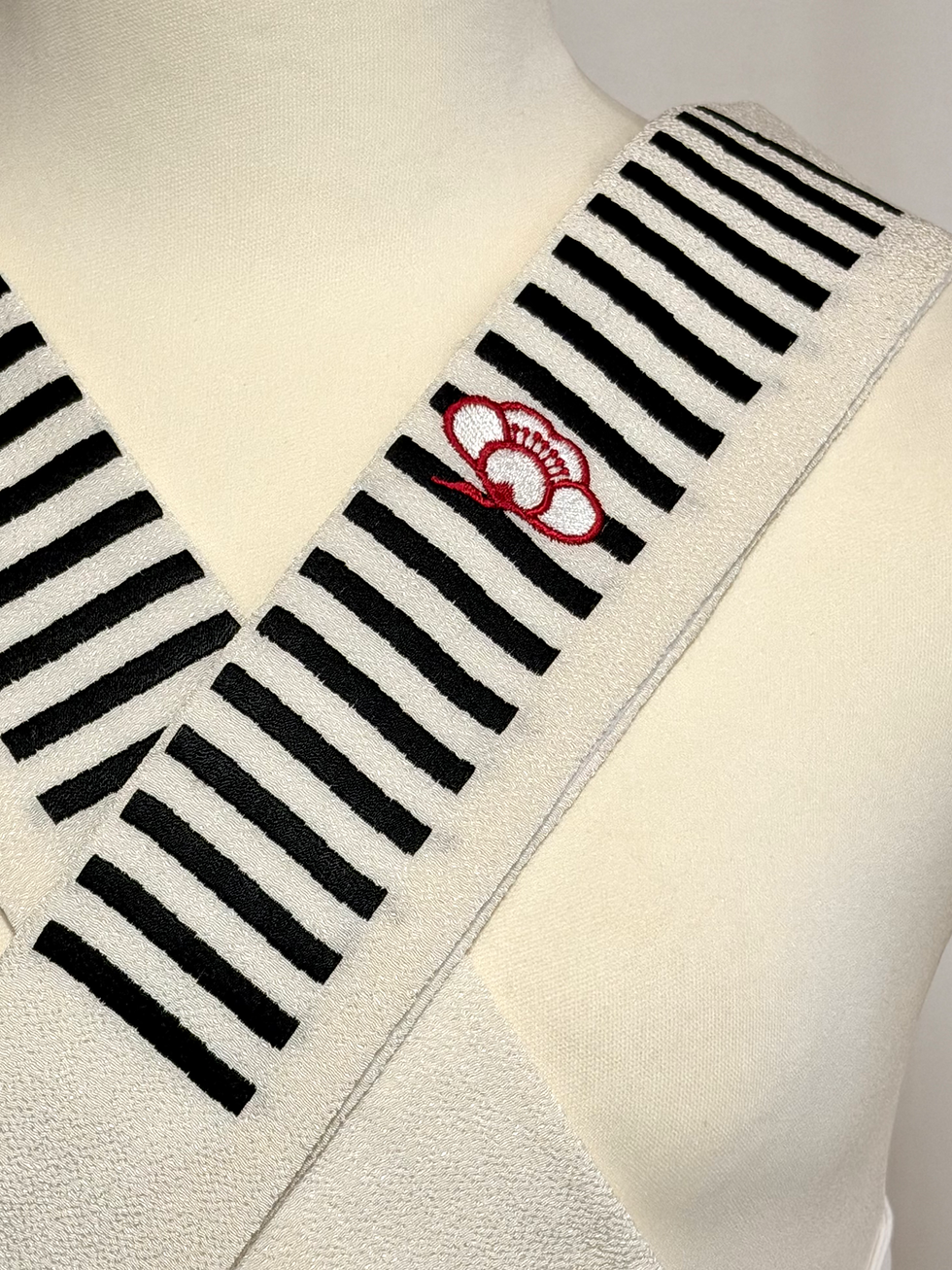 サムネイル： 女形衿＊刺繍リバーシブル