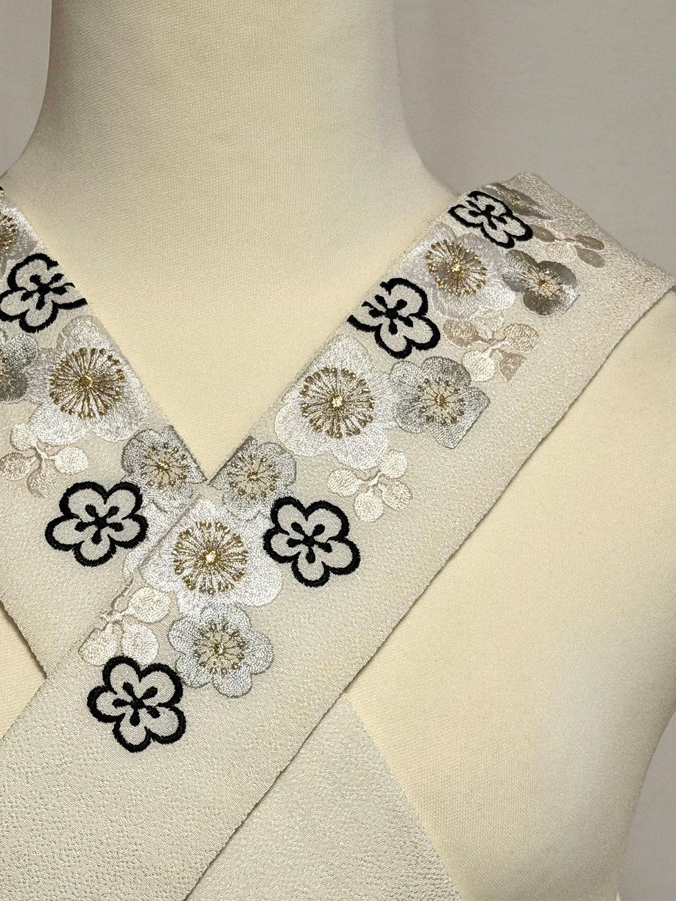 サムネイル： 女形衿＊刺繍リバーシブル