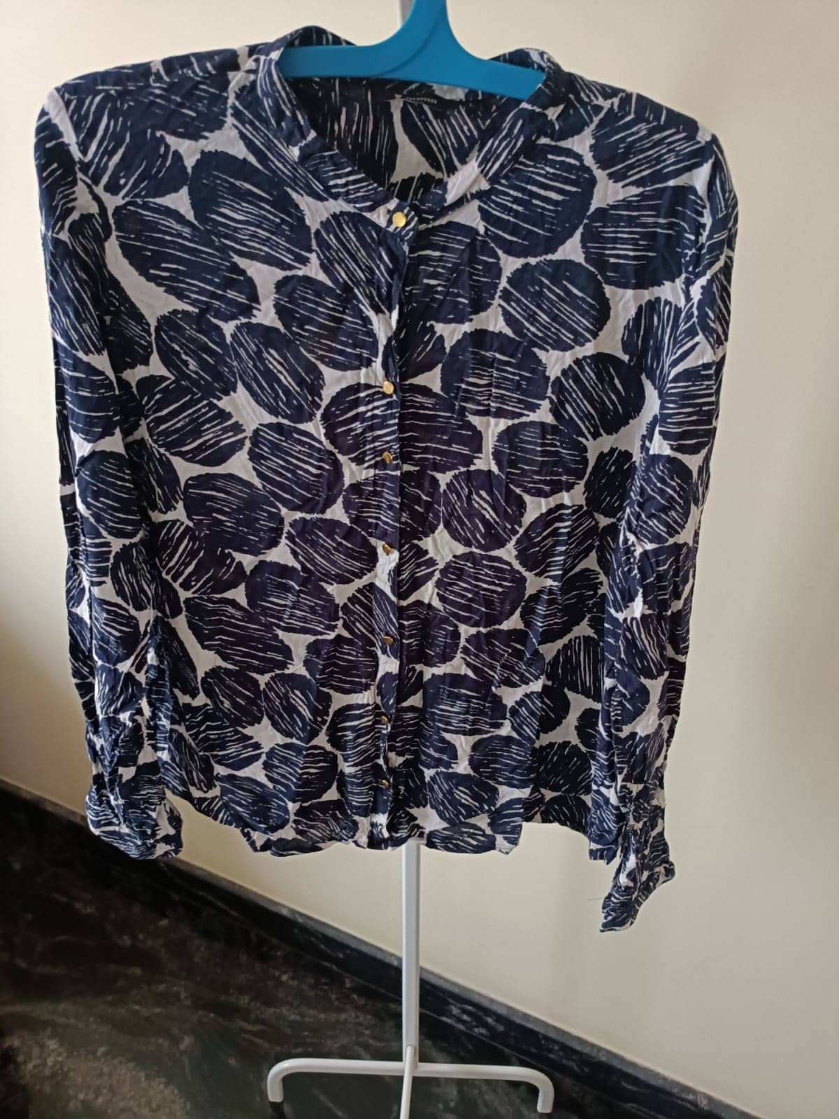 Van Heusen Women's top