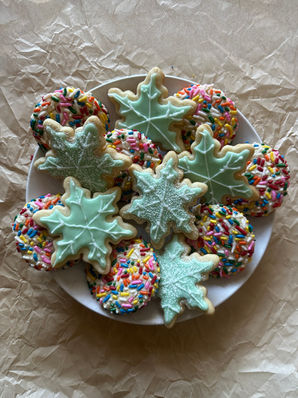 Festive Christmas Cookie Plate: Snowflake & Confetti Cookies to Celebrate the Season