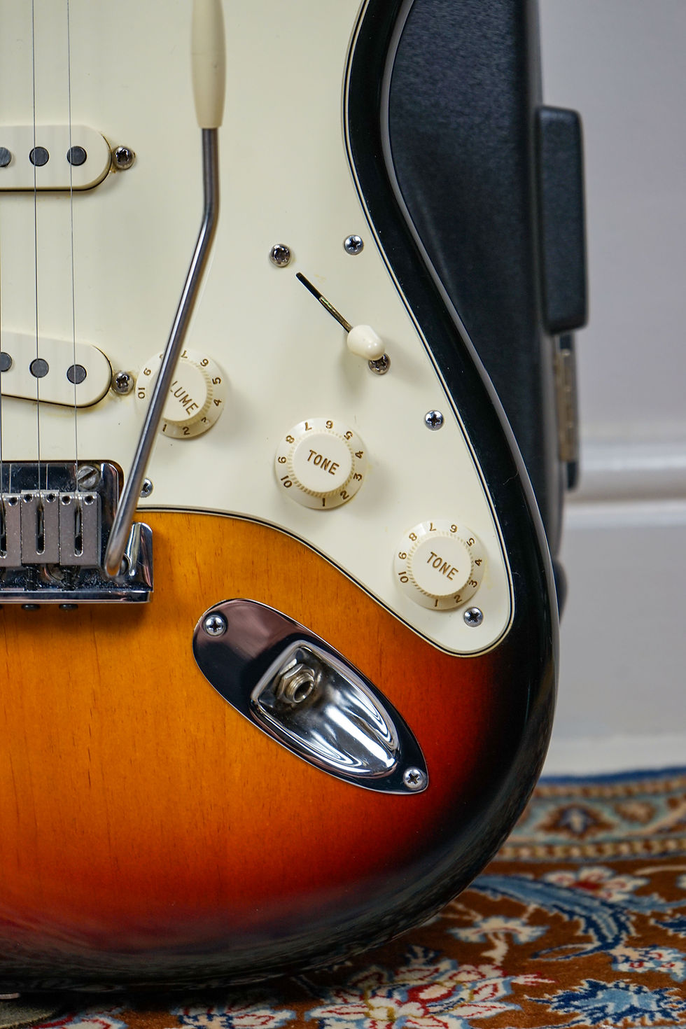 Thumbnail: 2002 Fender USA American Series Stratocaster - Sunburst w/ Original Case