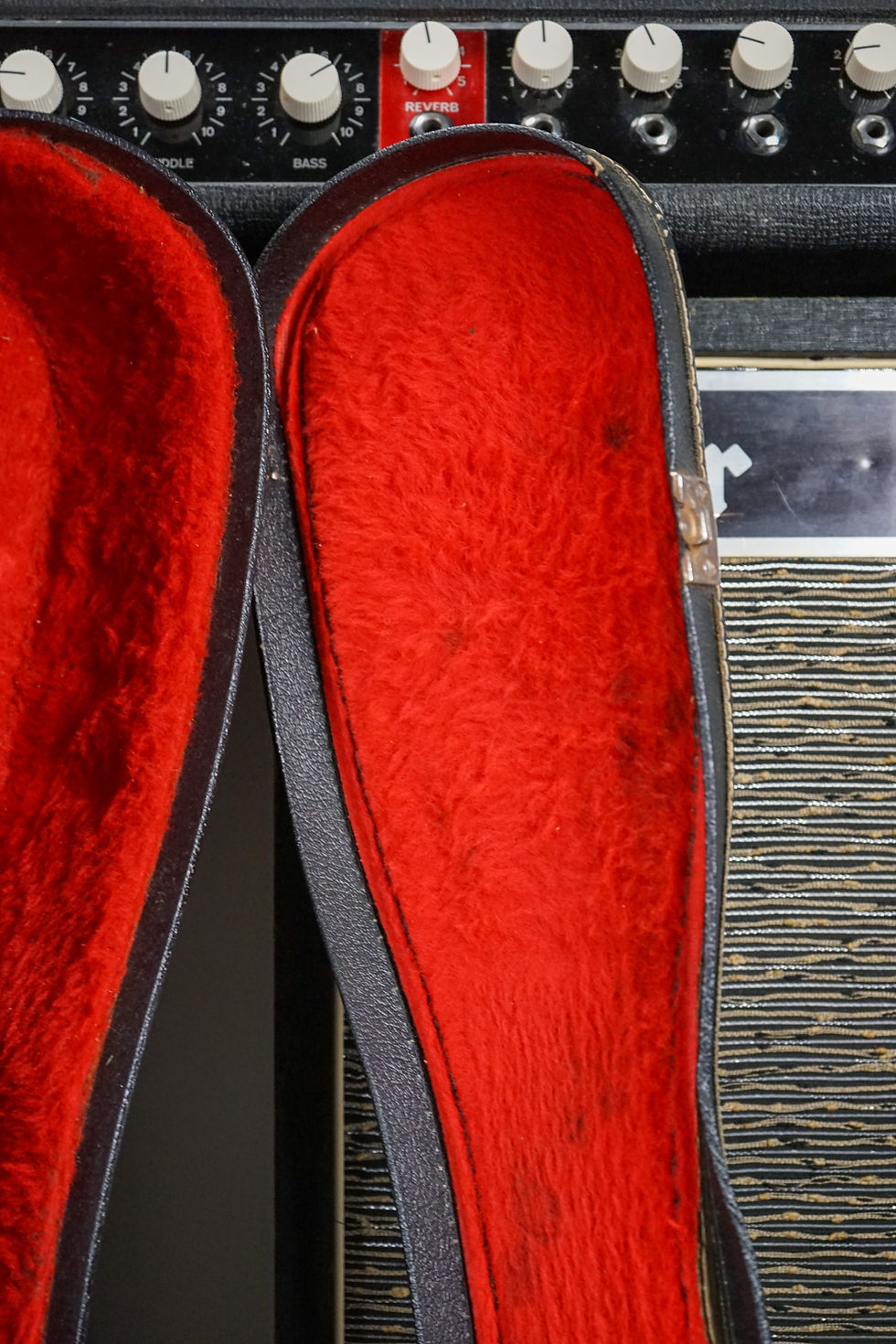 Thumbnail: 1960s Gibson ES-335 / ES-330 'Chipboard' Soft Case - Black with Red Lining