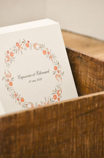 Faire-part de mariage réalisé à la main par Leauvive Papeterie sur un papier blanc naturel à l'aquarelle.