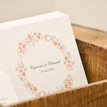 Faire-part de mariage réalisé à la main par Leauvive Papeterie sur un papier blanc naturel à l'aquarelle.