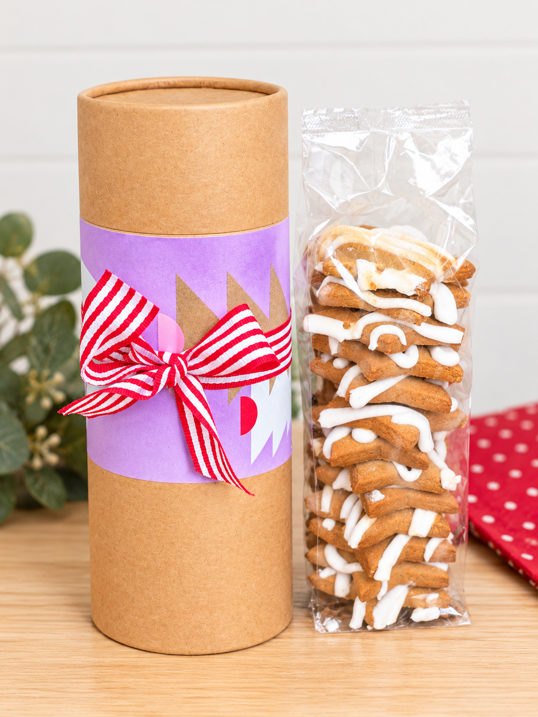 Gold-dusted Gingerbread snowflakes in a gift cylinder