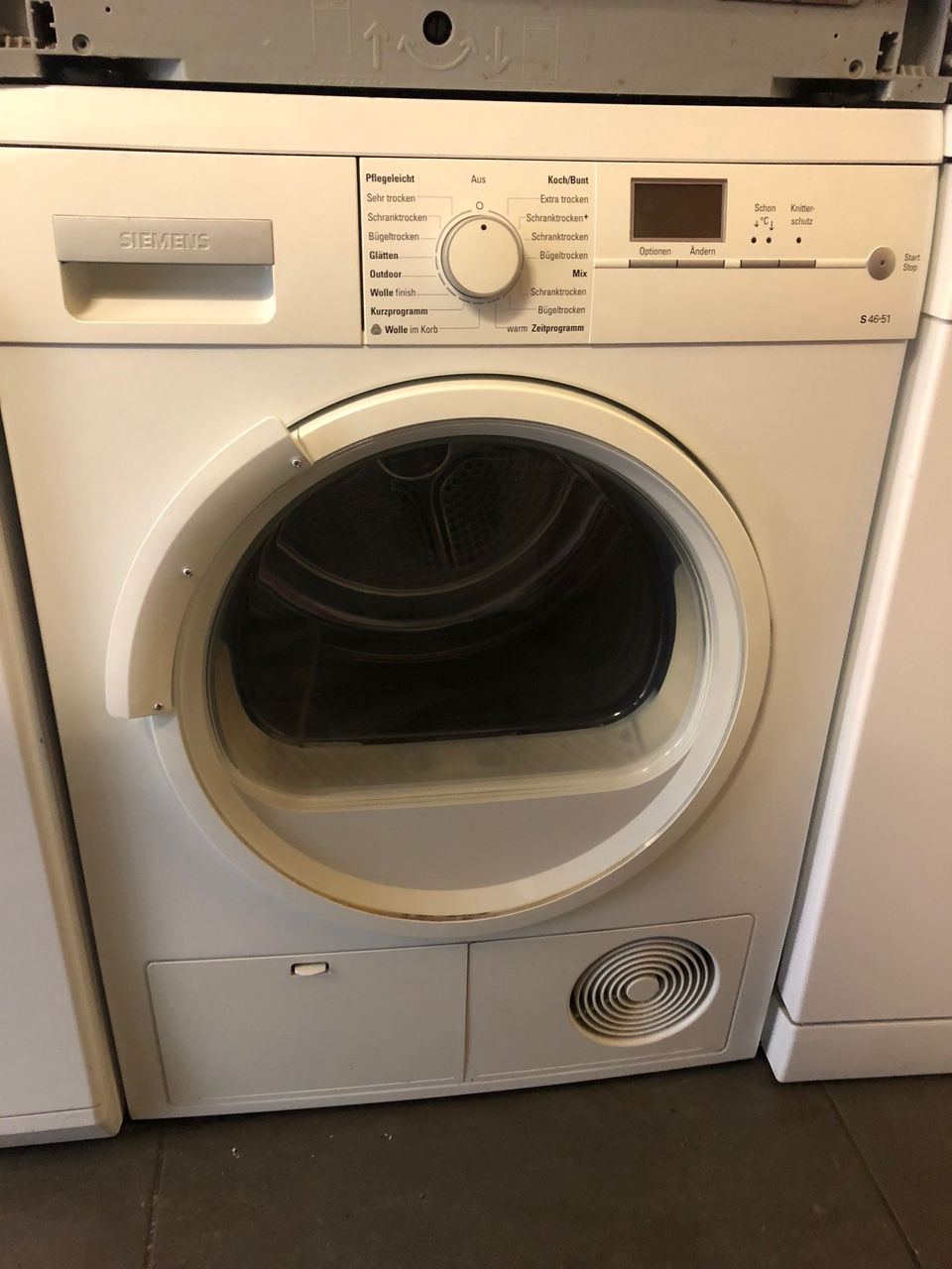 Miniaturbild: Kompaktes und benutzerfreundliches Design des Siemens S46-511 Trockners in Berlin.