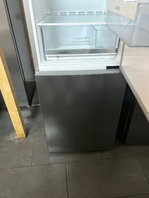 Miniaturbild: Frontansicht mit geöffneter oberer Tür: Siemens Kühlschrank A++, 226 kWh/Jah