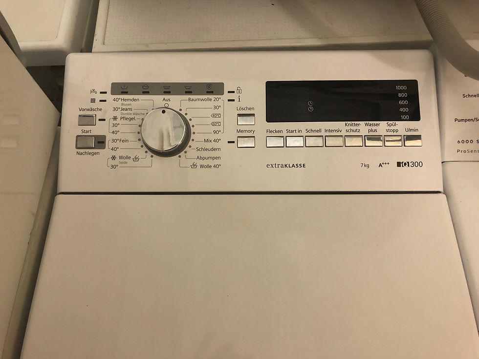 Siemens iQ300 Toplader Waschmaschine in Weiß, ideal für kompakte Berliner Haushalte.