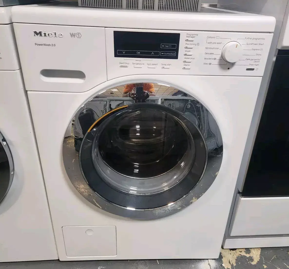 Frontansicht einer gebrauchten Miele W1 Waschmaschine