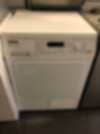 Miele T 8801 WP A+++ Wärmepumpentrockner in Weiß, perfekt für effiziente Trocknung in Berliner Haushalten.