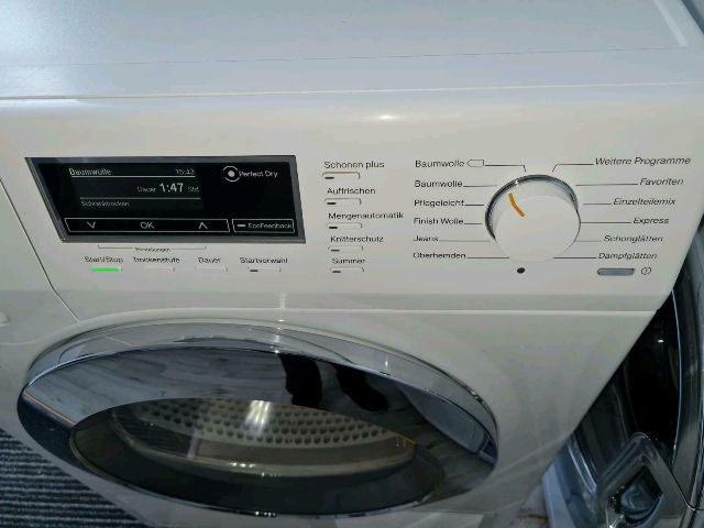 Miniaturbild: Detailansicht des Miele Trockner-Bedienfelds, Programme sichtbar