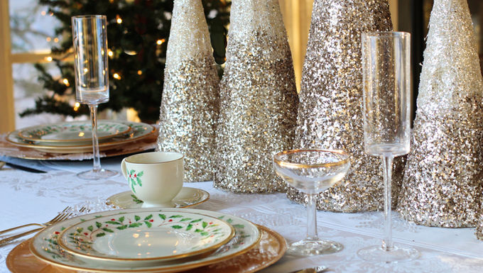 Decorating Holiday Tables
