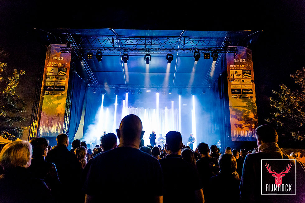 Lawaat podium RijmRock