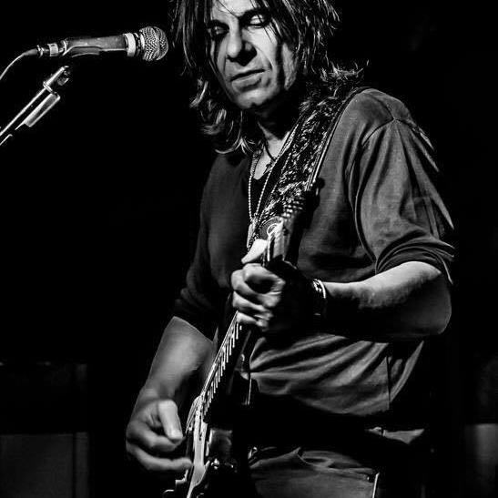 Dennis Val live at