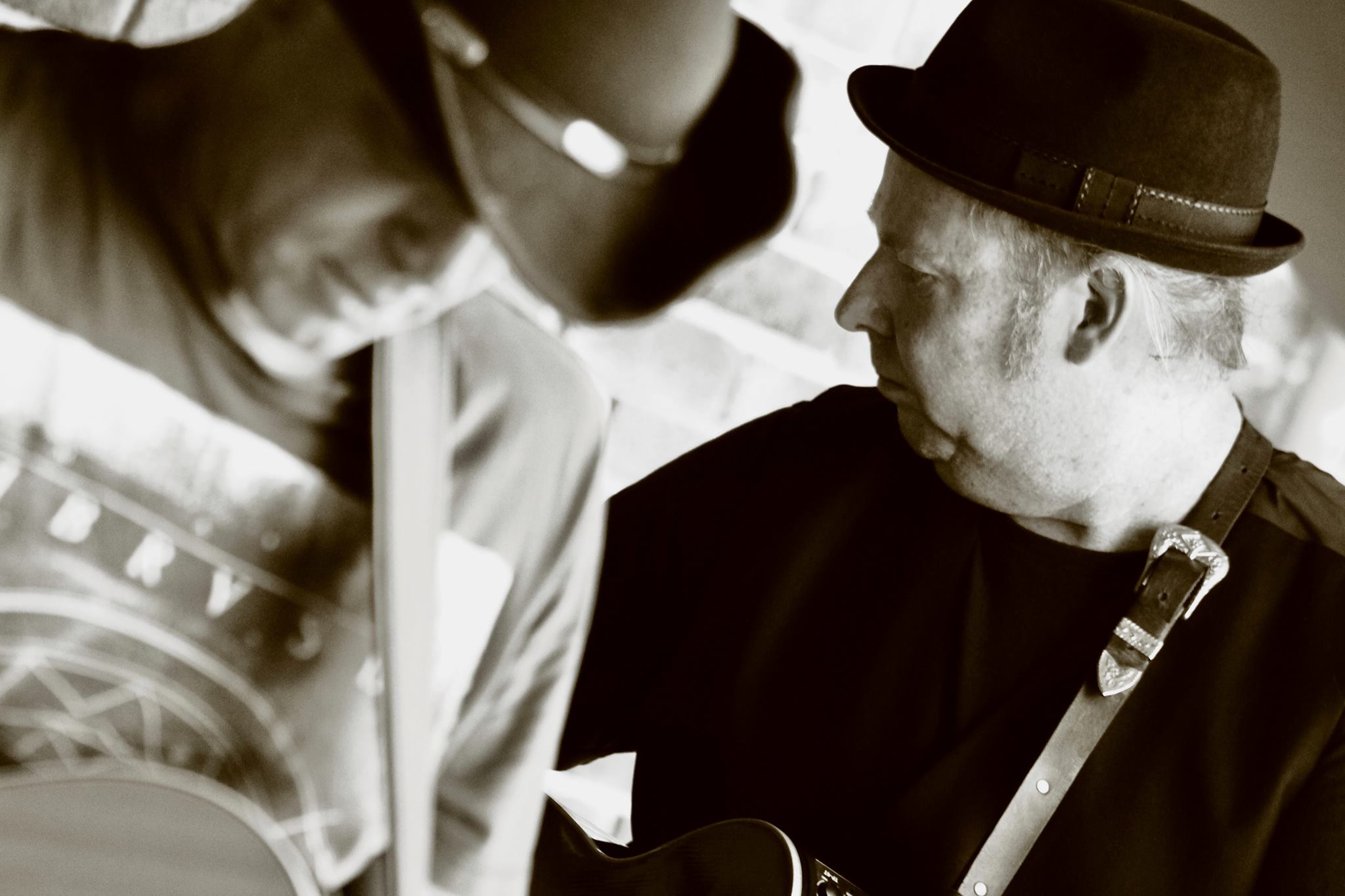 Doghouse Romeos live at