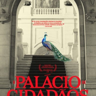 Alunos da EPS participam em sessão de cinema sobre Democracia