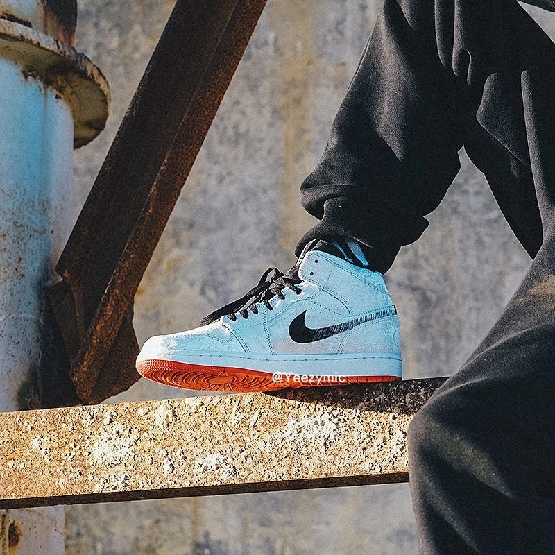 Thumbnail: AJ1 mid Edison white silk