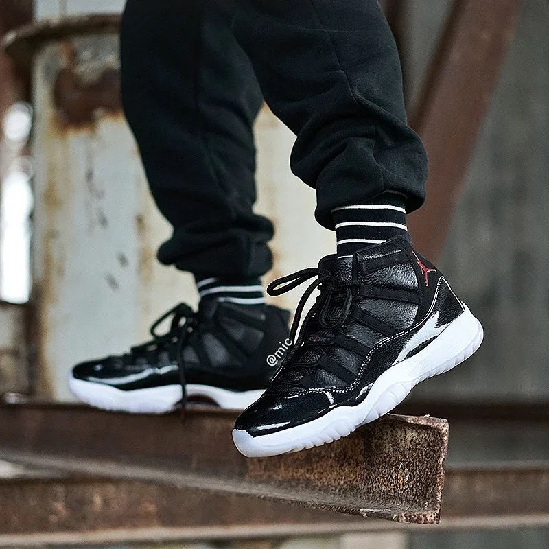 Thumbnail: aj11 black 72-10