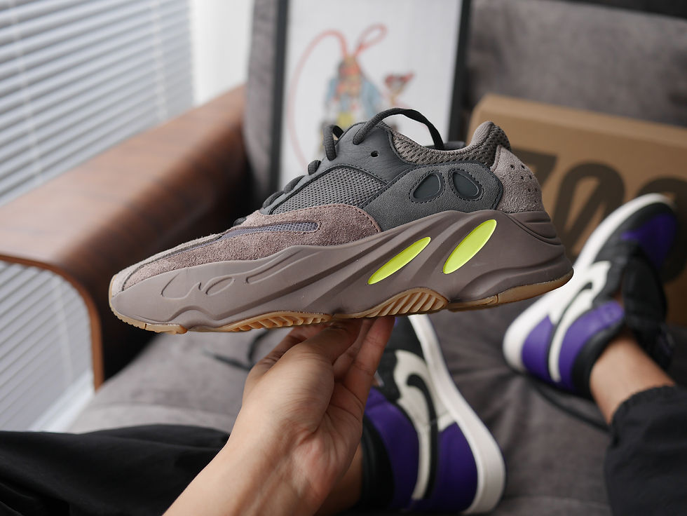 Thumbnail: Yeezy Boost 700 Mauve