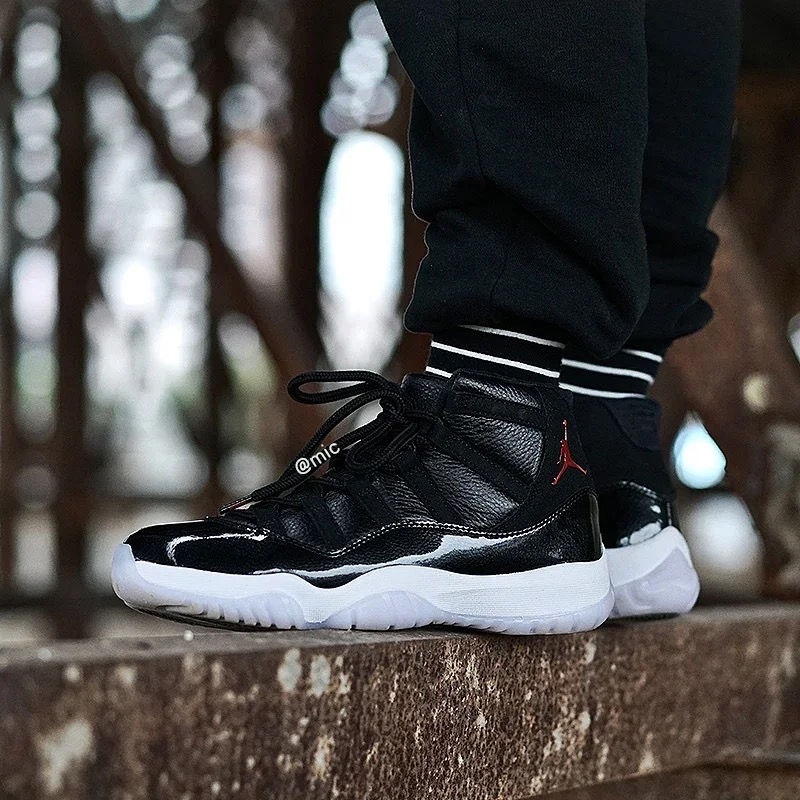 Thumbnail: aj11 black 72-10