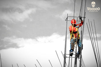 Gravity and Grip: How Dehydration Sabotages Your Safety on the Scaffolding