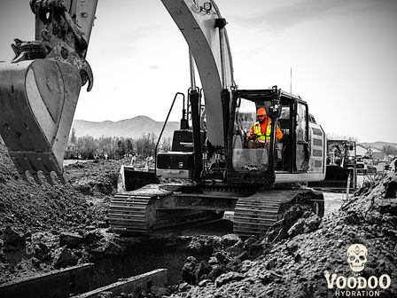 Heavy Equipment Hydration: Why Heavy Equipment Operators Are Silently Dehydrating