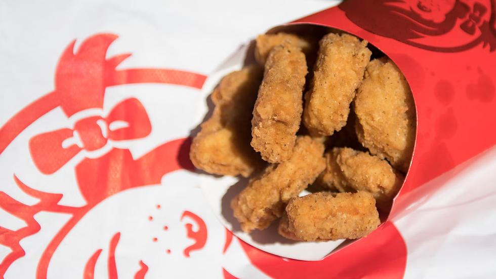 Reheat Wendy’s Nuggets in Air Fryer on a counter