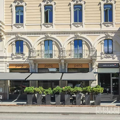 Restaurant Retractable Awnings