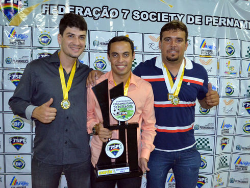 Caruaru City recebe troféu de campeão do Pernambucano de FUT 7