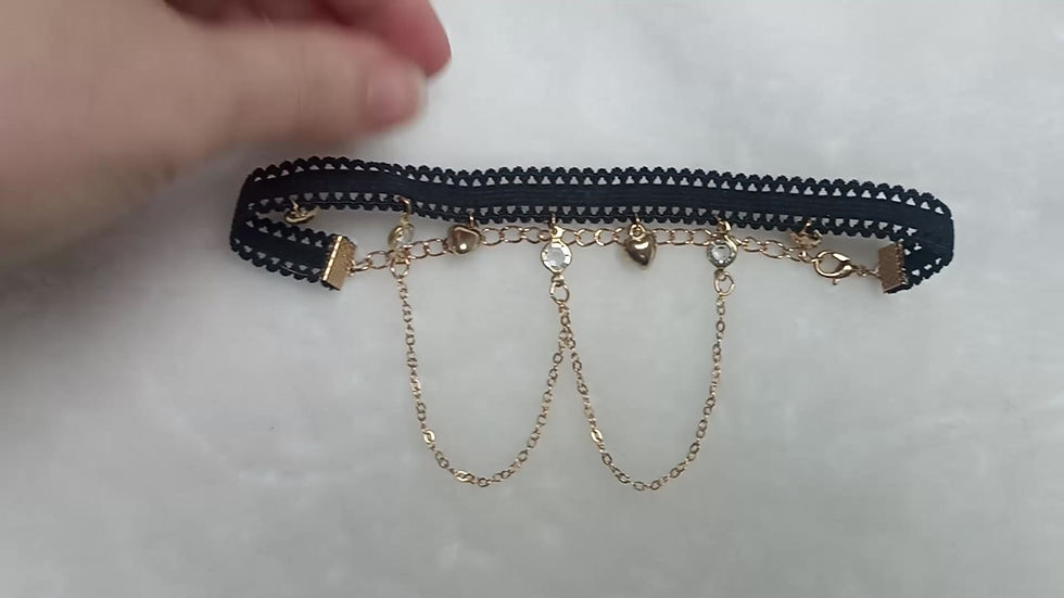 Miniature : Bracelet de bras dentelle noire, cœurs et chaines dorées