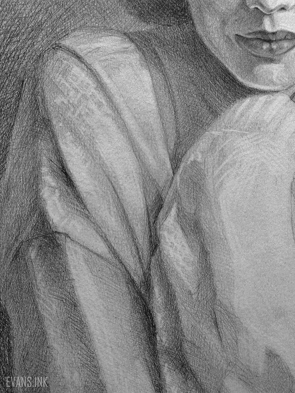 Dibujo original a lápiz de Marilyn Monroe por la artista Yana Evans, con cabello rizado y suéter holgado, mirando al frente. Texto "EVANS.INK" visible. Fondo oscuro y texturizado.