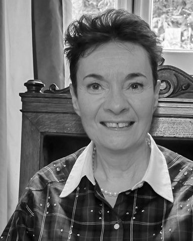 Sabine KHERIS_edited.jpg