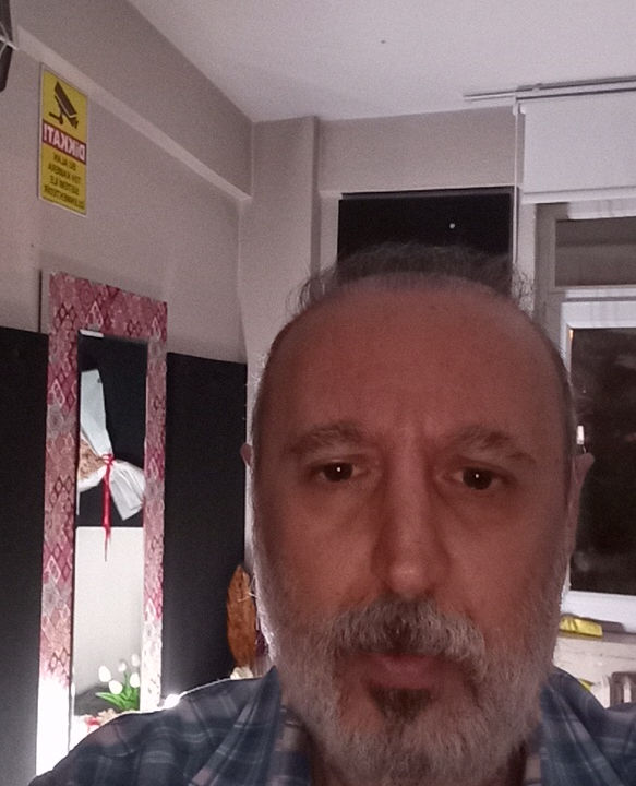 Devamlı birileri arıyor büyük ihtimalle fuhuş ve benzerleri ile alakalılar yetkililer ilgilenir sanırım cep telefonu numaraları ile!Someone is calling all the time, most likely related to prostitution