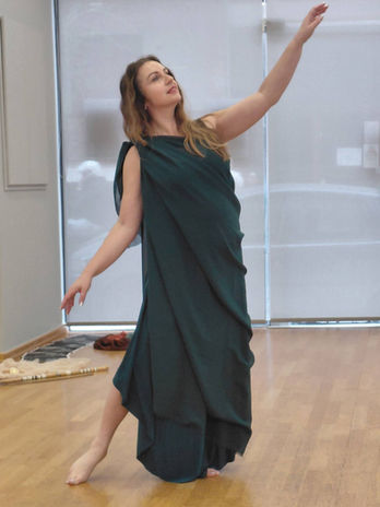 Αρσινόη Λίλυ Καραδήμα, ιδρύτρια ακαδημίας αρχαίου χορού chorosophy