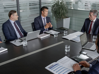 Navigating Change: The CEO’s Role in Leading Organizational Transformation