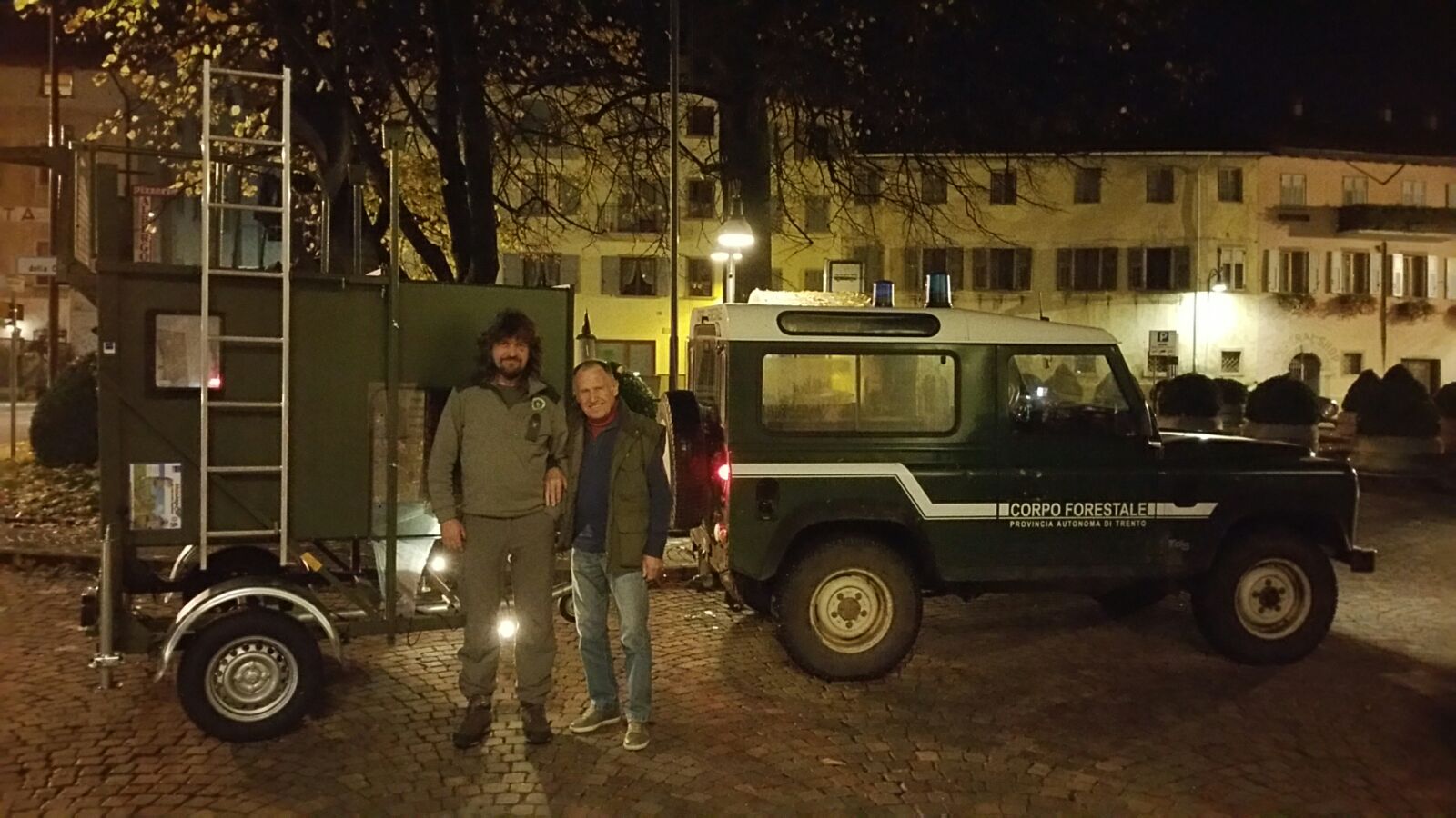 Baeren-Betreuung Jagdkanzel Italien