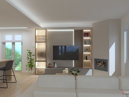 Parete attrezzata per tv con camino, boiserie a listelli di legno e vetrinette illuminate.