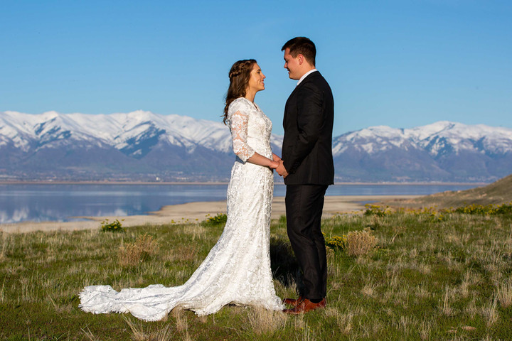 Spring Bride and Groom session at Antelope Island in Utah